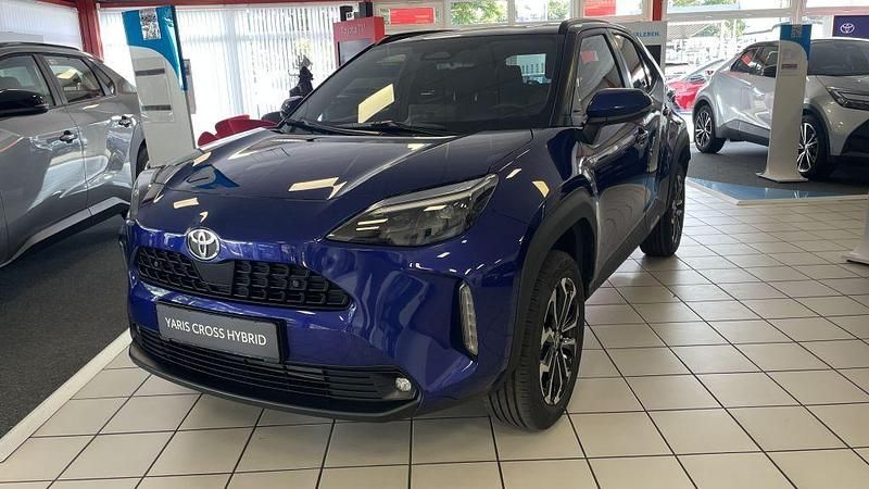 Blau Neu 2025 Toyota Yaris Cross SUV | 32.280 € (Etwas zu teuer) - Bild 1/4
