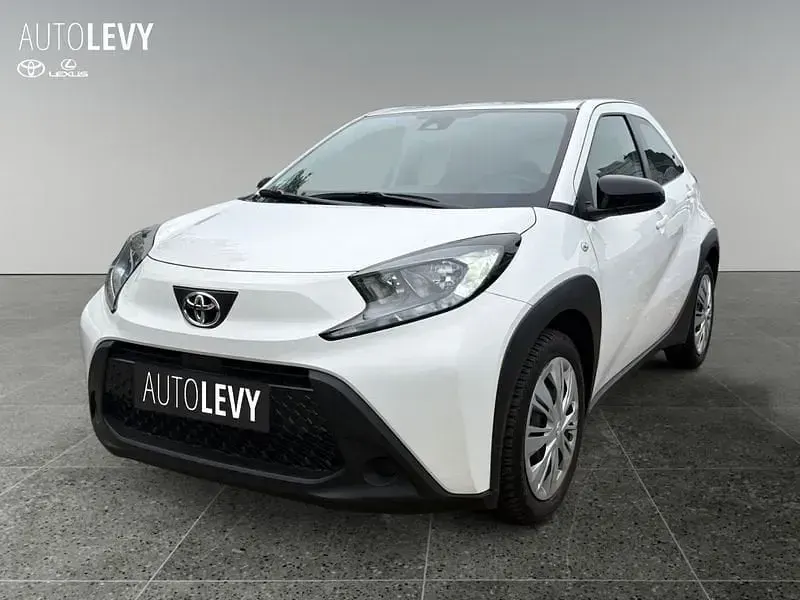 Gebraucht Toyota Aygo Play 72 PS (52 kW) 2024 Weiß Kleinwagen