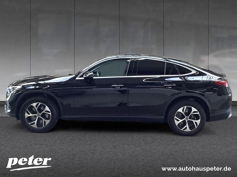Gebraucht Mercedes GLC300e Advanced 313 PS (230 kW) 2024 Metalliclack obsidianschwarz Coupé