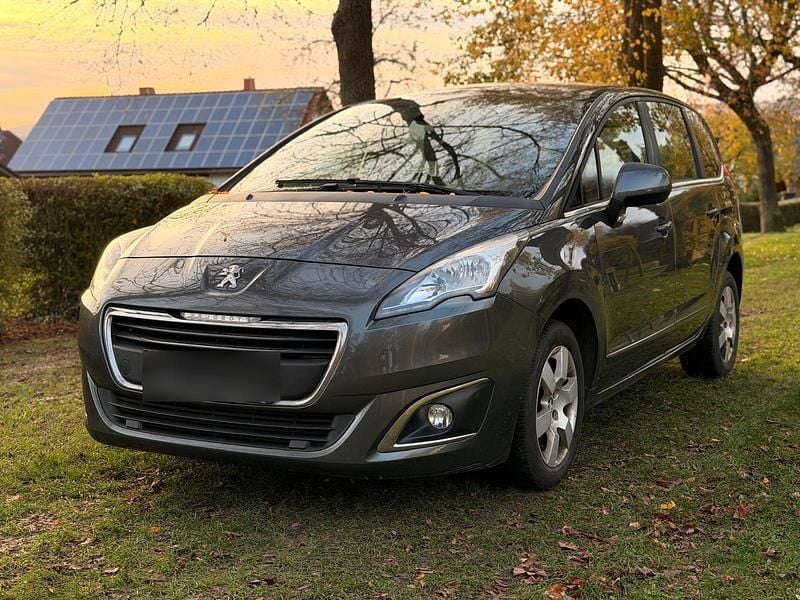 Grau Gebraucht 2014 Peugeot 5008 SUV | 4.800 € (Guter Preis) - Bild 1/4