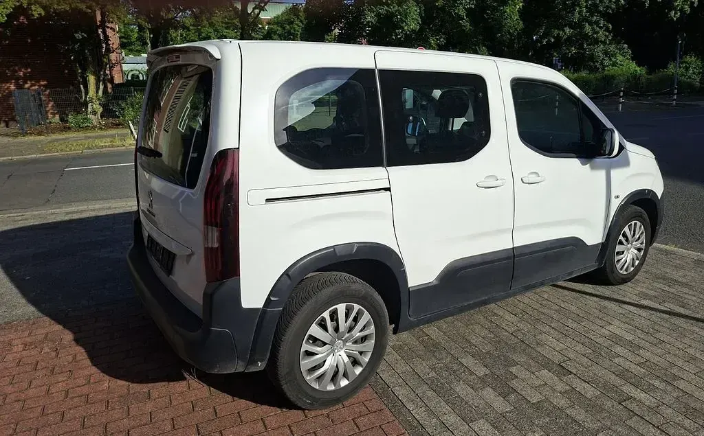 Gebraucht Peugeot Rifter Active 102 PS (75 kW) 2021 Weiß Van / Kleinbus