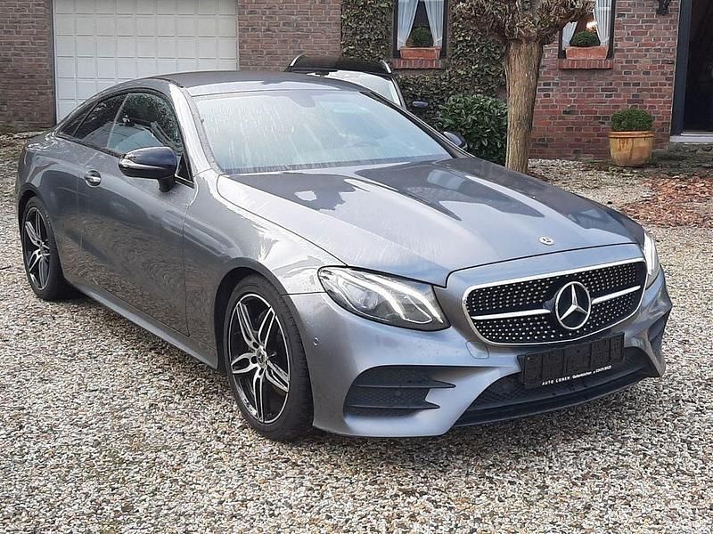 Grau Gebraucht 2018 Mercedes E220 AMG Coupé | 20.940 € (Fairer Preis) - Bild 1/4