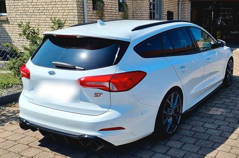 Usata Ford Focus ST 280 CV (205 kW) 2020 Bianco Station wagon