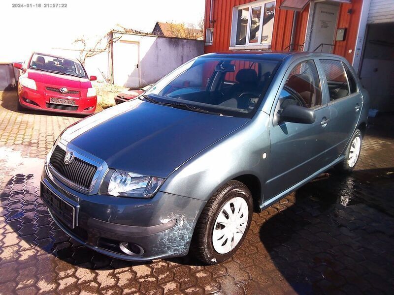 Grau Gebraucht 2005 Skoda Fabia Classic Limousine | 990 € (Guter Preis) - Bild 1/4