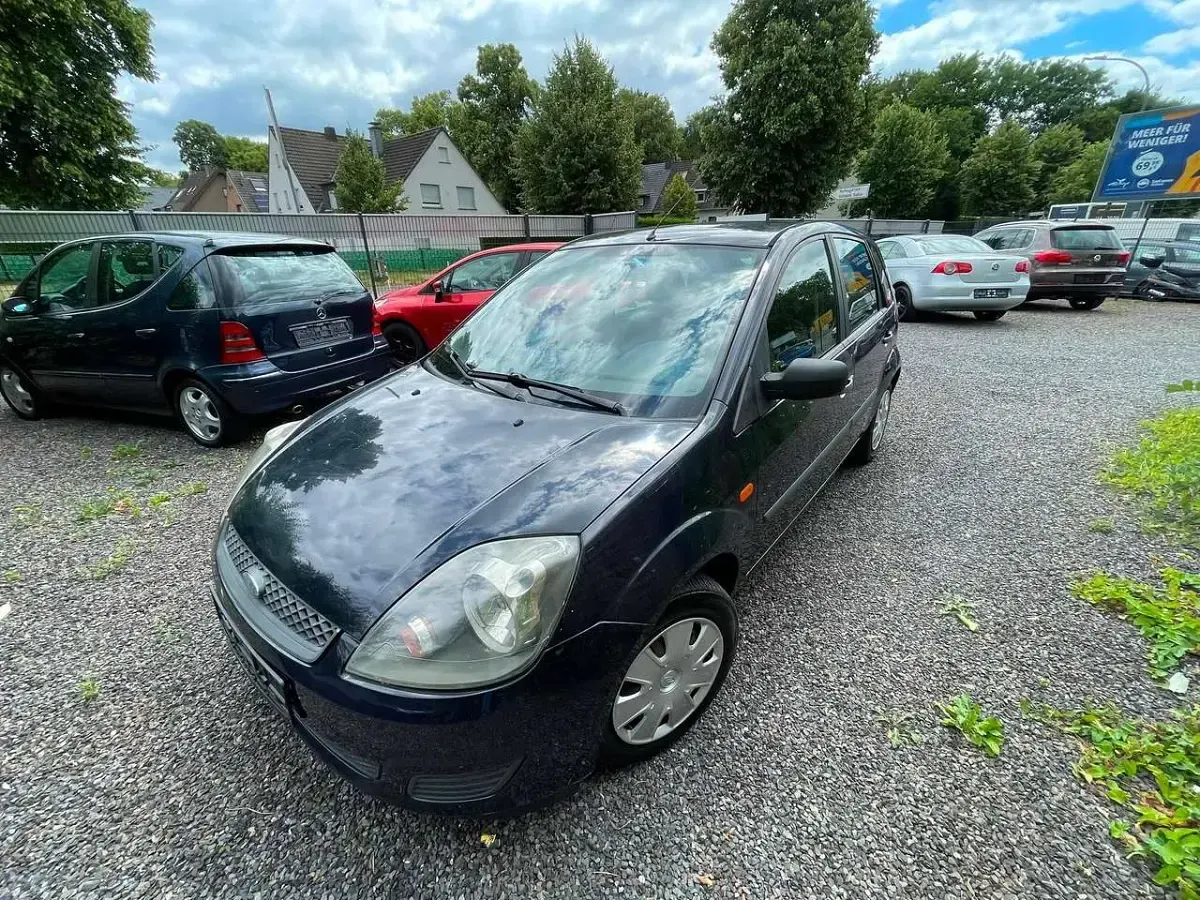Gebraucht Ford Fiesta Ambiente 60 PS (44 kW) 2007 Marineblau Kleinwagen