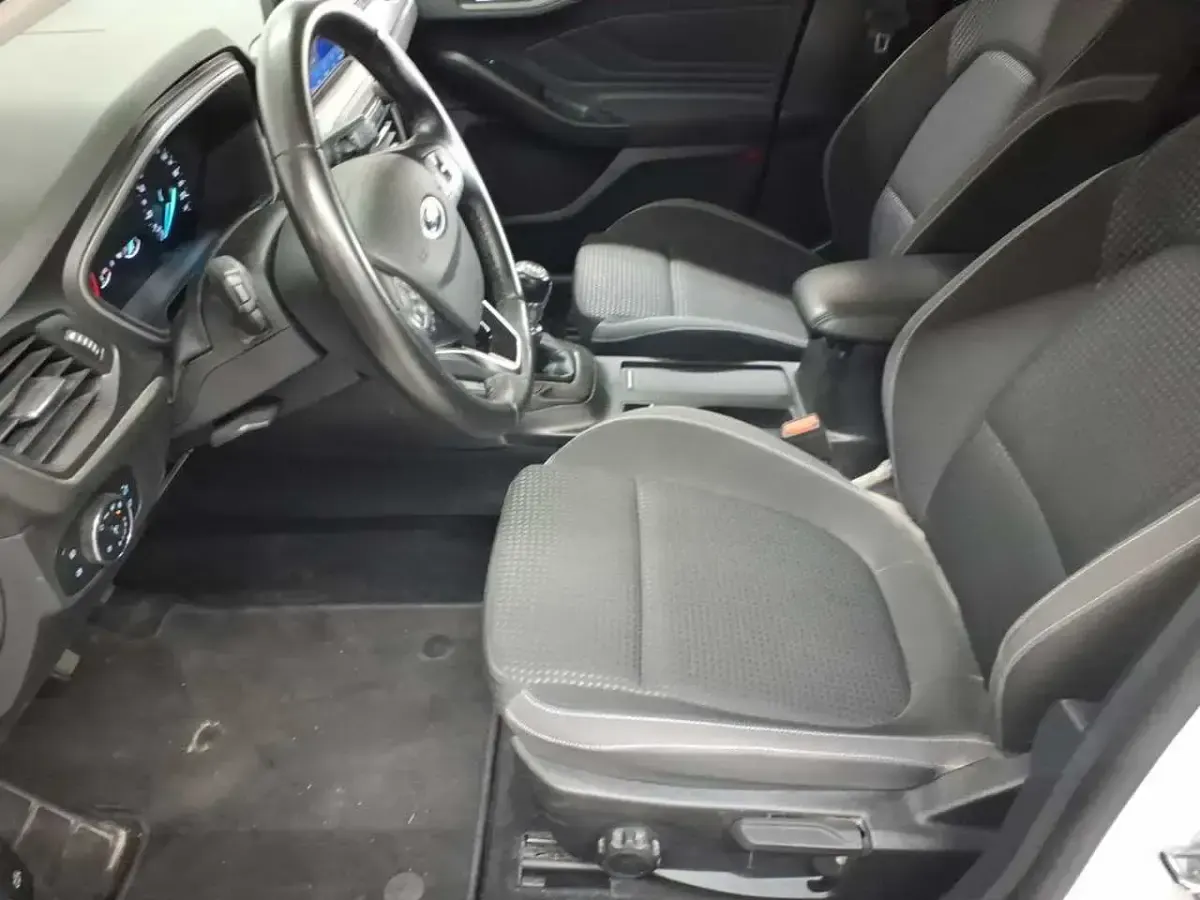 Gebraucht Ford Focus Cool & Connect 120 PS (88 kW) 2022 Frozen white Kombi