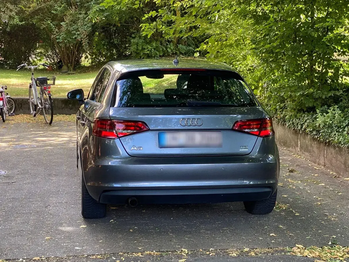 Gebraucht Audi A3 Attraction 110 PS (80 kW) 2014 Grau Limousine
