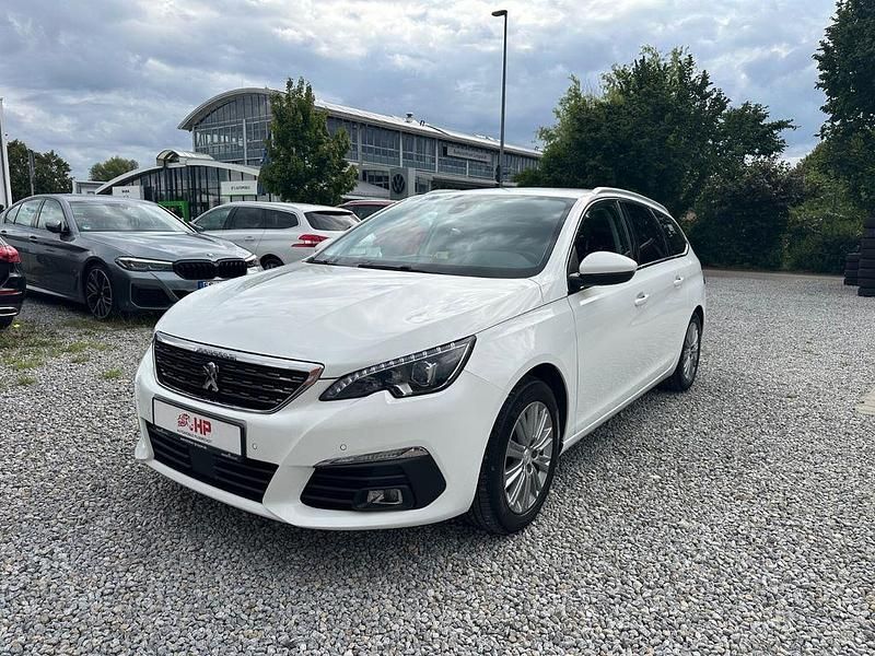 Weiß Gebraucht 2021 Peugeot 308 Allure Kombi | 12.999 € (Fairer Preis) - Bild 1/4