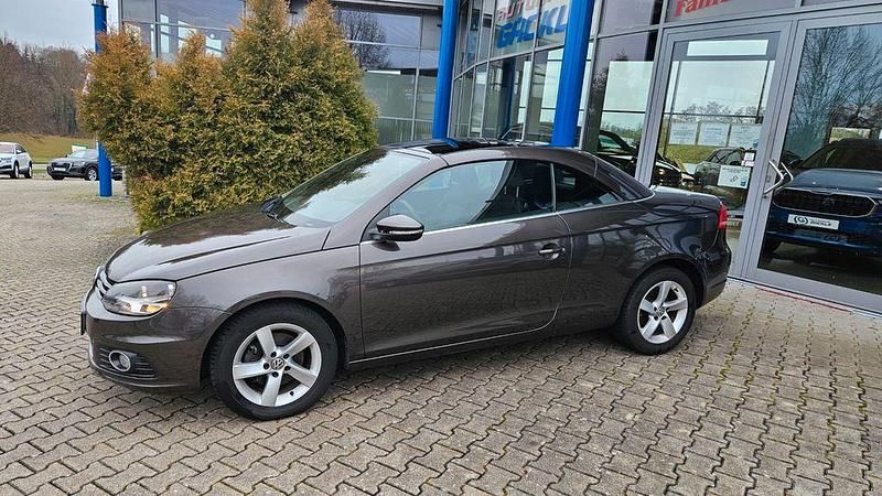 Gebraucht VW Eos 122 PS (89 kW) 2011 Braun Cabrio