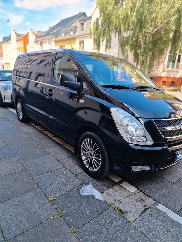 Schwarz Gebraucht 2013 Hyundai H-1 Van / Kleinbus | 9.500 € (Fairer Preis) - Bild 1/4