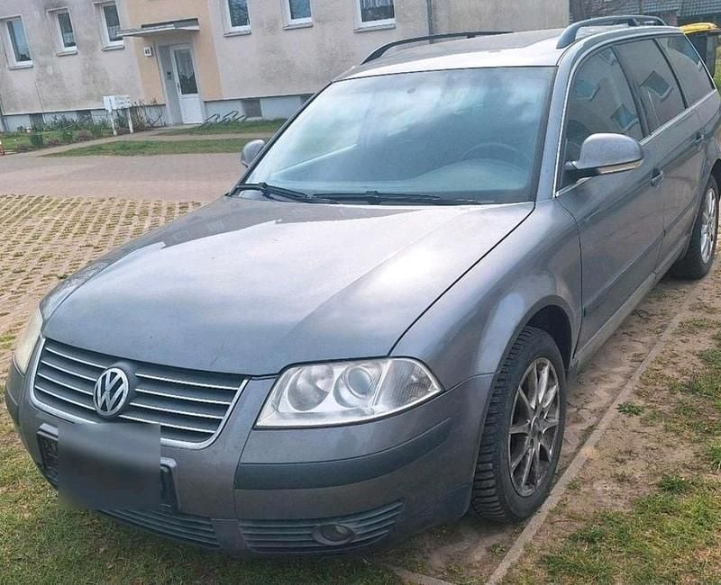 Grau Gebraucht 2004 VW Passat Kombi | 880 € (Superpreis) - Bild 1/4