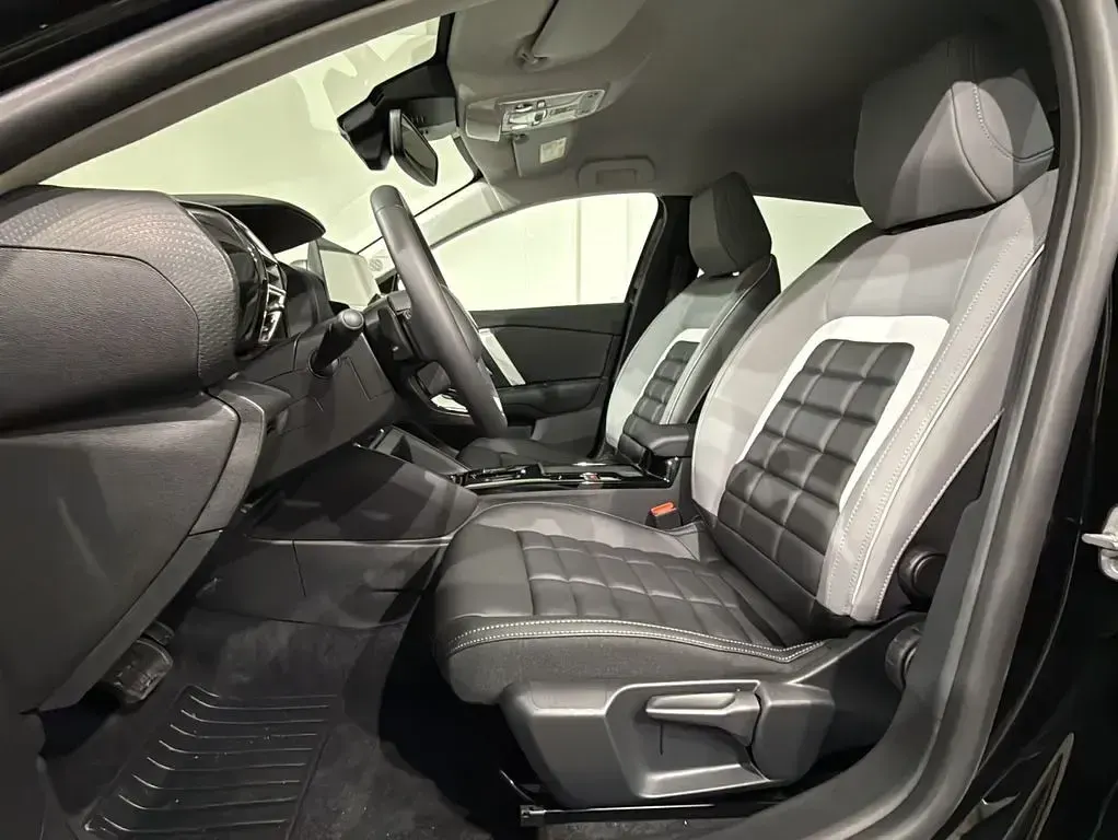 Neu Citroën C4 131 PS (96 kW) 2025 Schwarz SUV