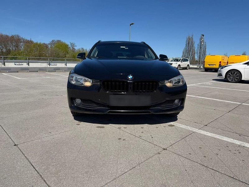 Gebraucht BMW 318 143 PS (105 kW) 2013 Schwarz Kombi