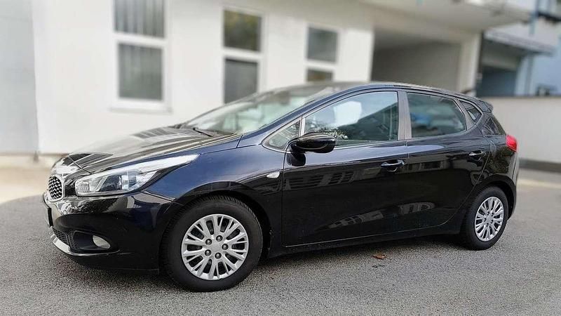 Schwarz Gebraucht 2013 Kia Ceed Limousine | 5.000 € (Fairer Preis) - Bild 1/4