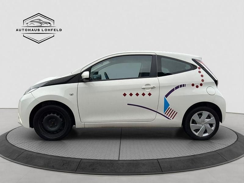 Gebraucht Toyota Aygo X-play 69 PS (50 kW) 2017 Weiß Kleinwagen