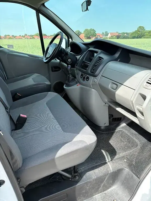 Gebraucht Renault Trafic 116 PS (85 kW) 2014 Weiß Van / Kleinbus