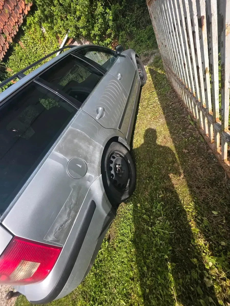 Gebraucht VW Passat 131 PS (96 kW) 2003 Silber Kombi