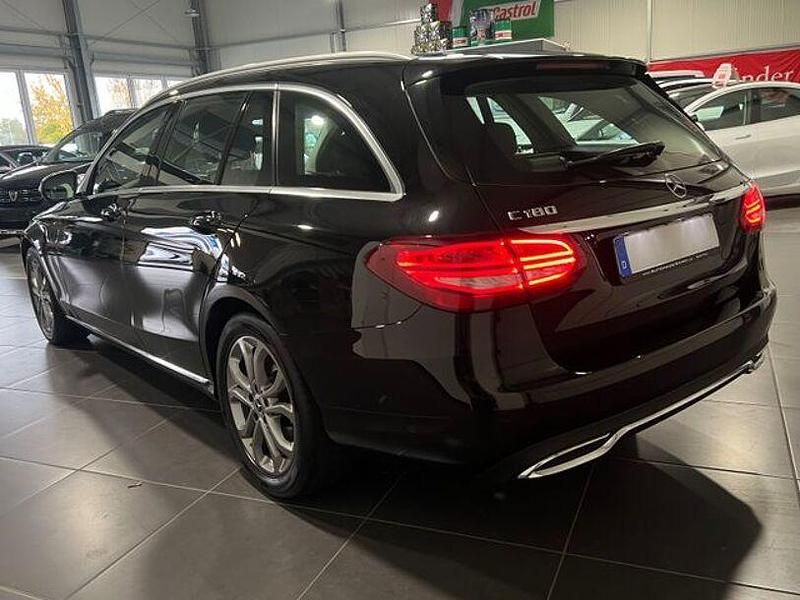 Gebraucht Mercedes C180 156 PS (114 kW) 2018 Schwarz Kombi