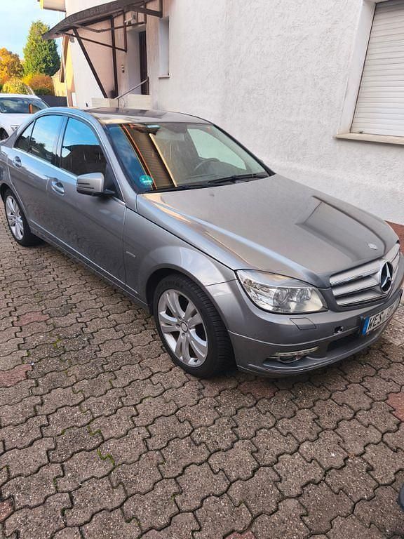 Grau Gebraucht 2010 Mercedes C200 Avantgarde Limousine | 4.250 € (Superpreis) - Bild 1/4