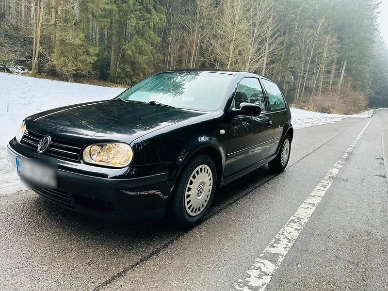 Schwarz Gebraucht 2002 VW Golf Limousine | 2.500 € (Teuer) - Bild 1/4