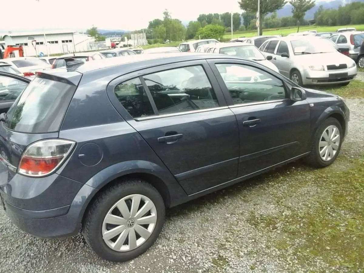 Gebraucht Opel Astra Innovation 116 PS (85 kW) 2009 Metro m2 Kleinwagen