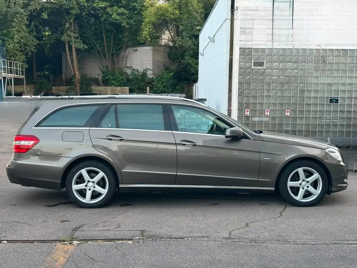 Gebraucht Mercedes E350 265 PS (194 kW) 2010 Grau Kombi
