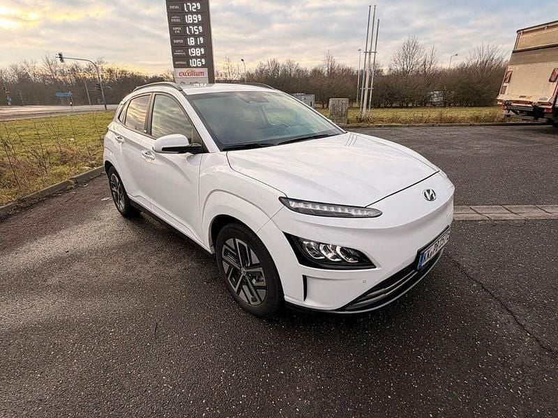 Weiß Gebraucht 2021 Hyundai Kona SUV | 13.999 € (Superpreis) - Bild 1/4