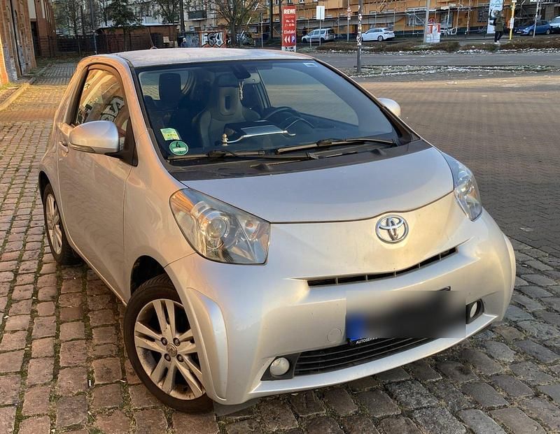 Gebraucht Toyota iQ 97 PS (71 kW) 2013 Silber Kleinwagen