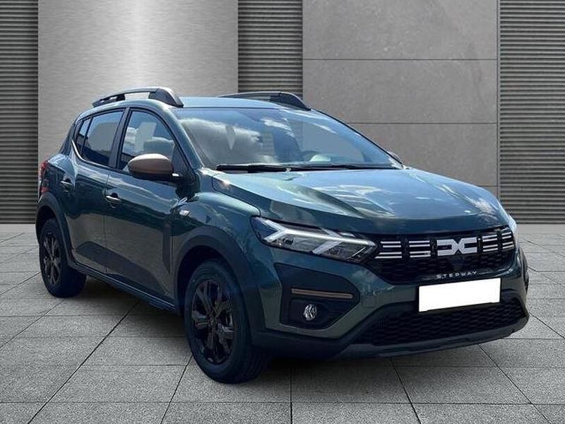 Grün Neu 2025 Dacia Sandero Stepway Kleinwagen | 20.354 € (Fairer Preis) - Bild 1/1