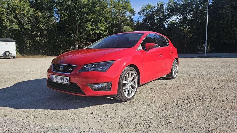 Rot Gebraucht 2013 Seat Leon Limousine | 9.200 € (Fairer Preis) - Bild 1/4