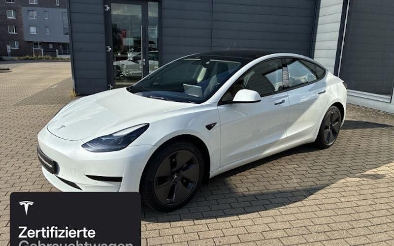 Weiß Gebraucht 2021 Tesla Model 3 RWD Limousine | 26.500 € (Fairer Preis) - Bild 1/4