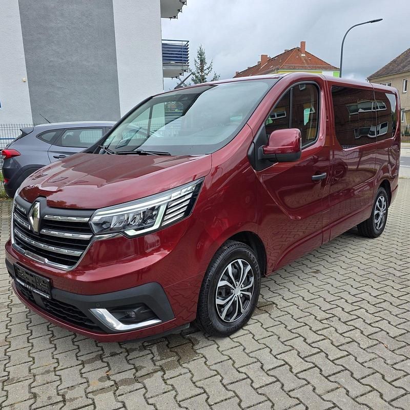 Rot Gebraucht 2021 Renault Trafic Van | 25.398 € (Guter Preis) - Bild 1/4