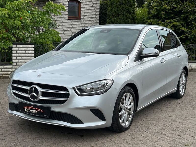 Silber Gebraucht 2019 Mercedes B180 Van / Kleinbus | 19.900 € (Superpreis) - Bild 1/4