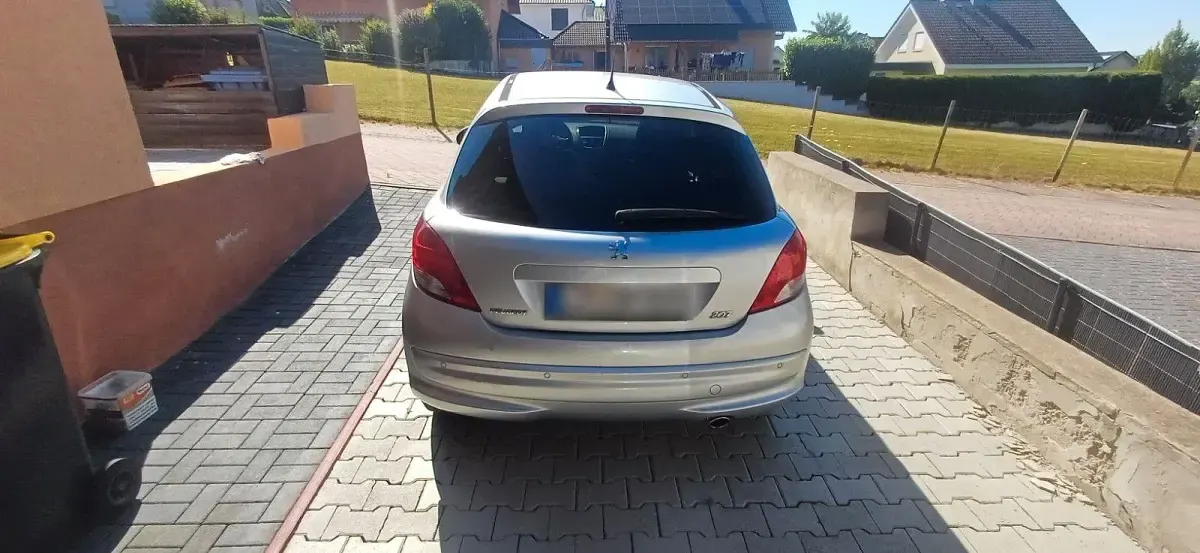 Gebraucht Peugeot 207 Urban Move 95 PS (69 kW) 2011 Silber Kleinwagen