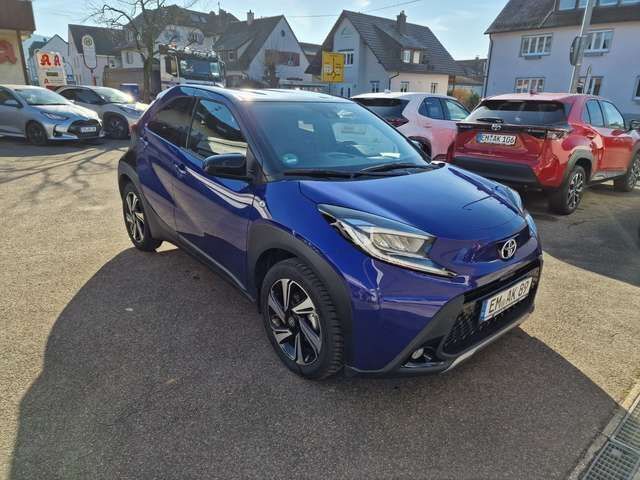 Juniper blue / night sky black Gebraucht 2022 Toyota Aygo X-plore Kleinwagen | 17.290 € (Etwas zu teuer) - Bild 1/4