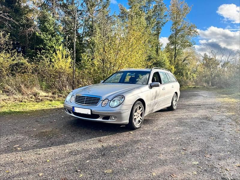 Silber Gebraucht 2003 Mercedes E320 Kombi | 3.444 € (Fairer Preis) - Bild 1/4