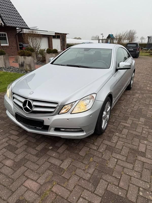 Silber Gebraucht 2012 Mercedes E250 Coupé | 10.500 € (Guter Preis) - Bild 1/4