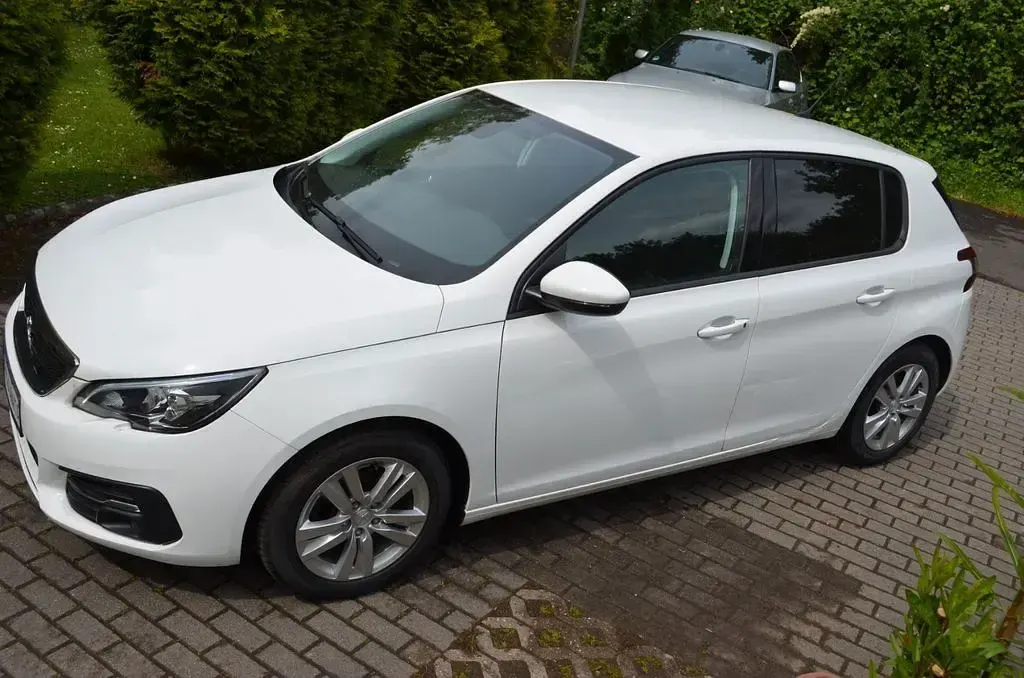 Gebraucht Peugeot 308 131 PS (96 kW) 2021 Weiß Limousine