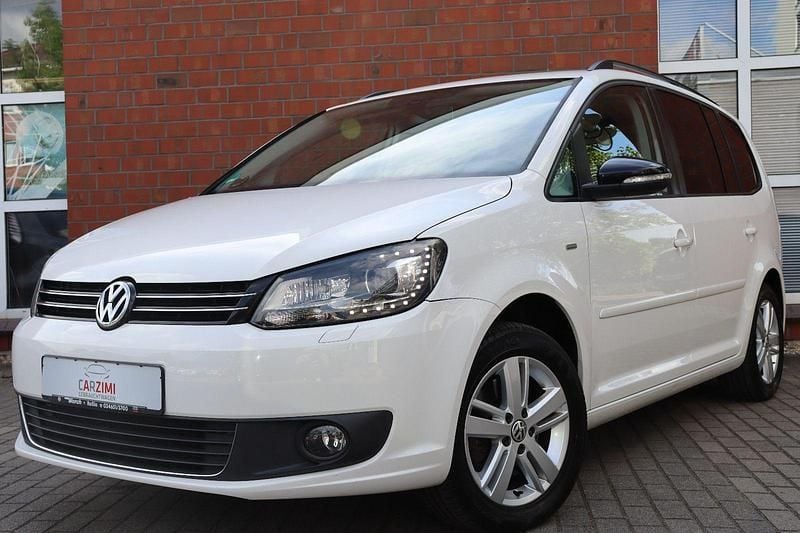 Weiß Gebraucht 2012 VW Touran Match Van / Kleinbus | 6.490 € (Guter Preis) - Bild 1/4