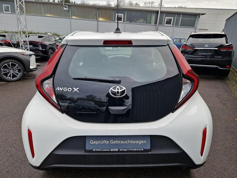 Neu Toyota Aygo X Business Edition 72 PS (52 kW) 2025 Weiß SUV