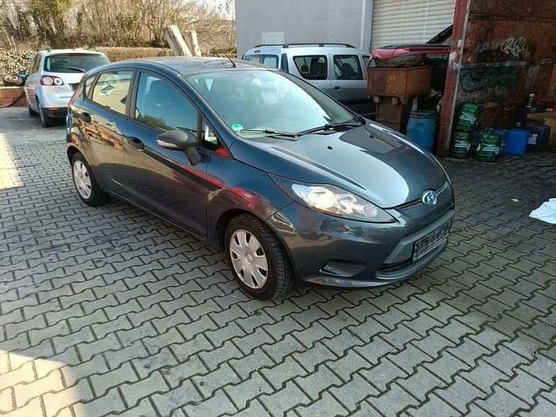 Gebraucht Ford Fiesta Ambiente 60 PS (44 kW) 2009 Grau Kleinwagen