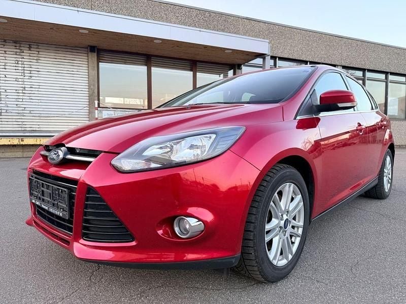 Gebraucht Ford Focus Titanium 182 PS (133 kW) 2013 Rot Limousine