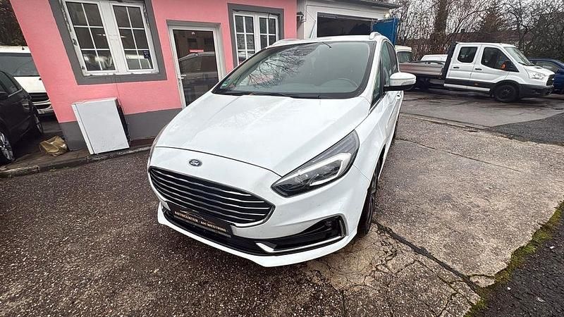 Gebraucht Ford S-MAX Titanium 190 PS (139 kW) 2022 Weiß Van / Kleinbus