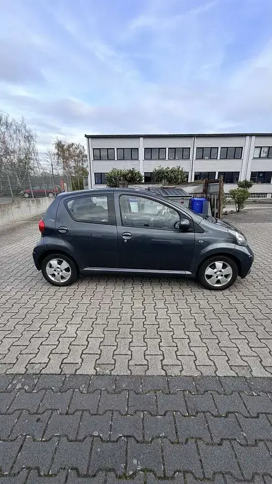 Second-hand Toyota Aygo 68 CP (50 kW) 2007 Gri Hatchback