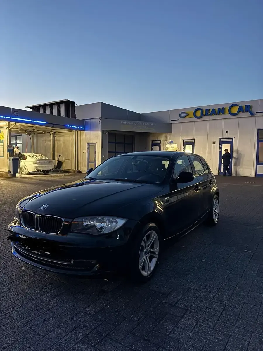 Gebraucht BMW 116 122 PS (89 kW) 2010 Schwarz Kleinwagen