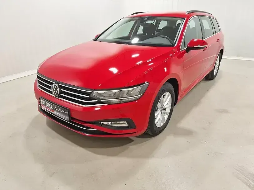 Gebraucht VW Passat Business 122 PS (89 kW) 2023 Tornadorot Kombi