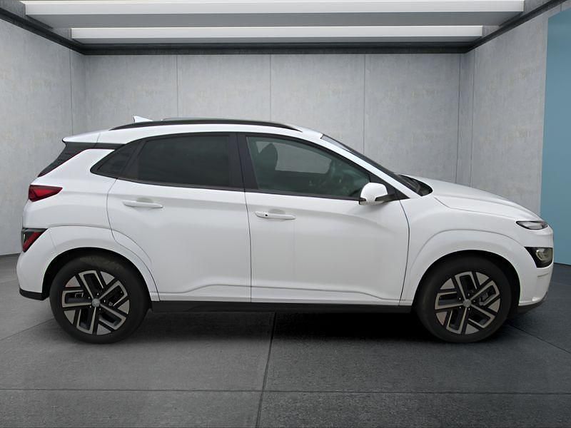 Gebraucht Hyundai Kona 100 kW (136 PS) 2023 Weiß SUV