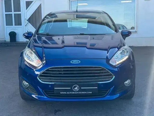 Gebraucht Ford Fiesta Trend 101 PS (74 kW) 2016 Blau Kleinwagen