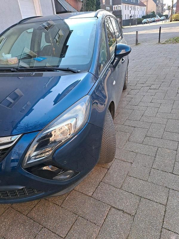 Blau Gebraucht 2012 Opel Zafira Tourer Van / Kleinbus | 4.700 € (Superpreis) - Bild 1/4