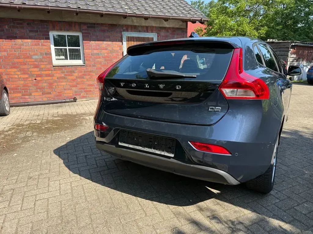 Gebraucht Volvo V40 114 PS (83 kW) 2014 Blau Limousine